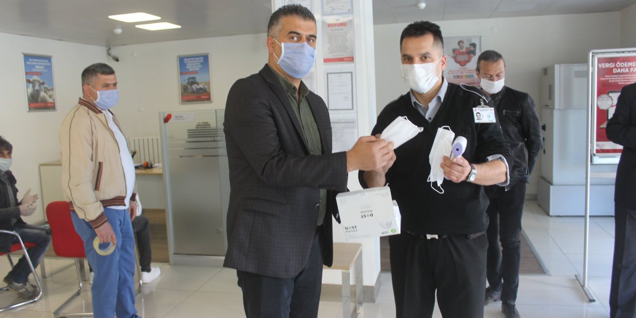 Derebucak'ta  ücretsiz maske dağıtıldı
