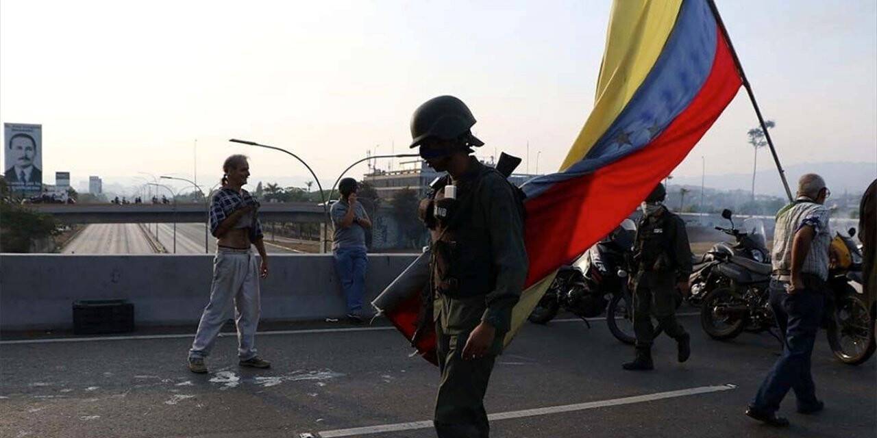 Venezuela'daki başarısız darbe girişiminin üzerinden 1 yıl geçti