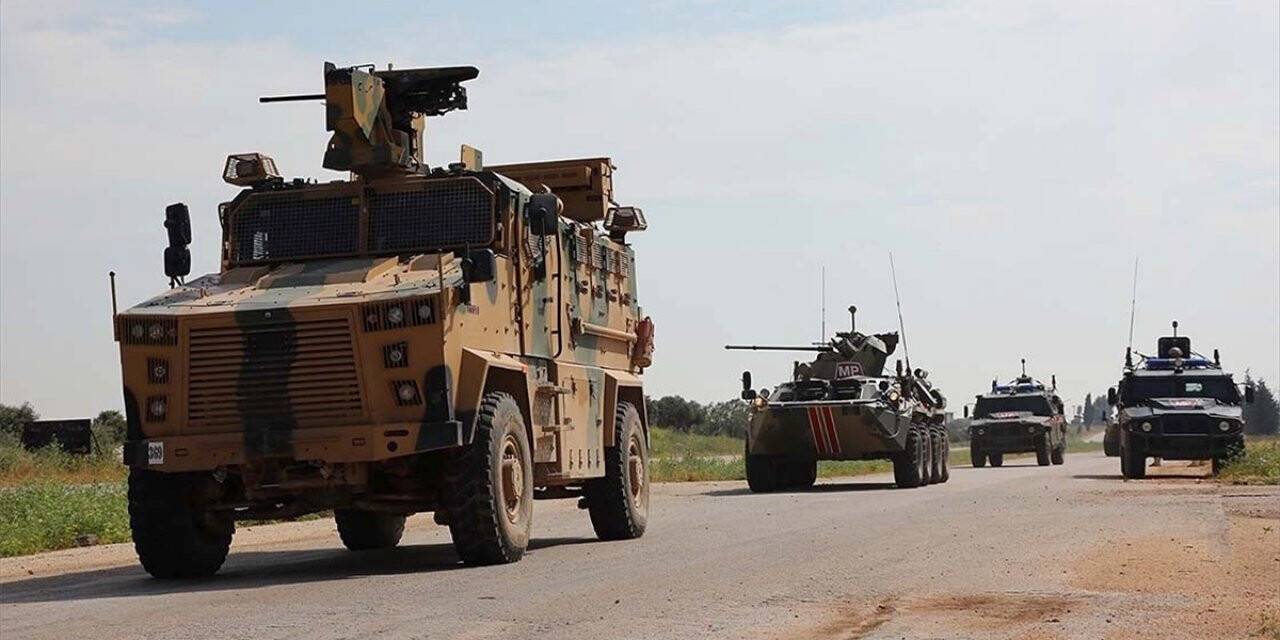 İdlib’deki M4 kara yolunda 7’nci Türk-Rus birleşik kara devriyesi icra edildi