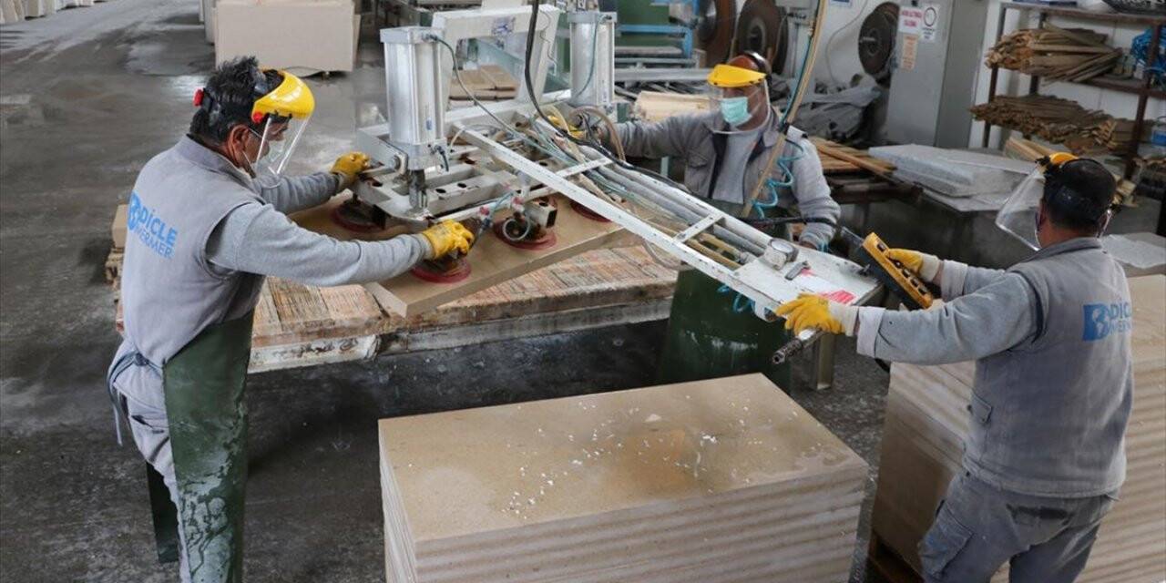 Diyarbakır'da fabrikaların çarkları dönüyor