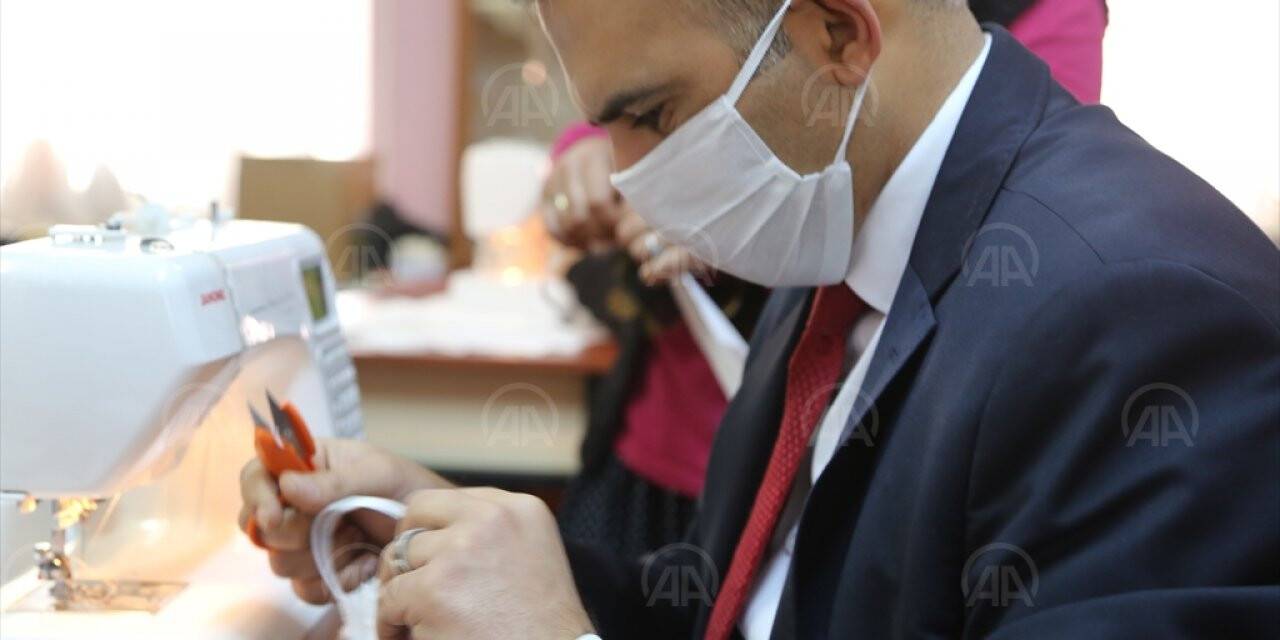 "Kovid-19 vakası görülmeyen" ilçede kadınlar 10 bin maske üretti
