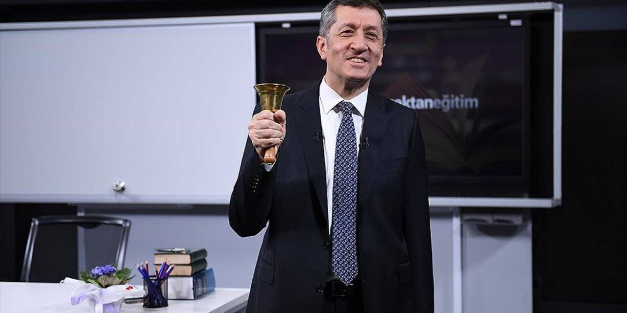 Milli Eğitim Bakanı Selçuk'tan öğrencilere EBA'da 'Teneffüs Zamanı'na davet