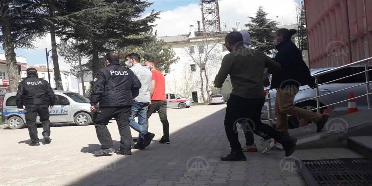 Konya'da akaryakıt istasyonundan gasp şüphelileri tutuklandı