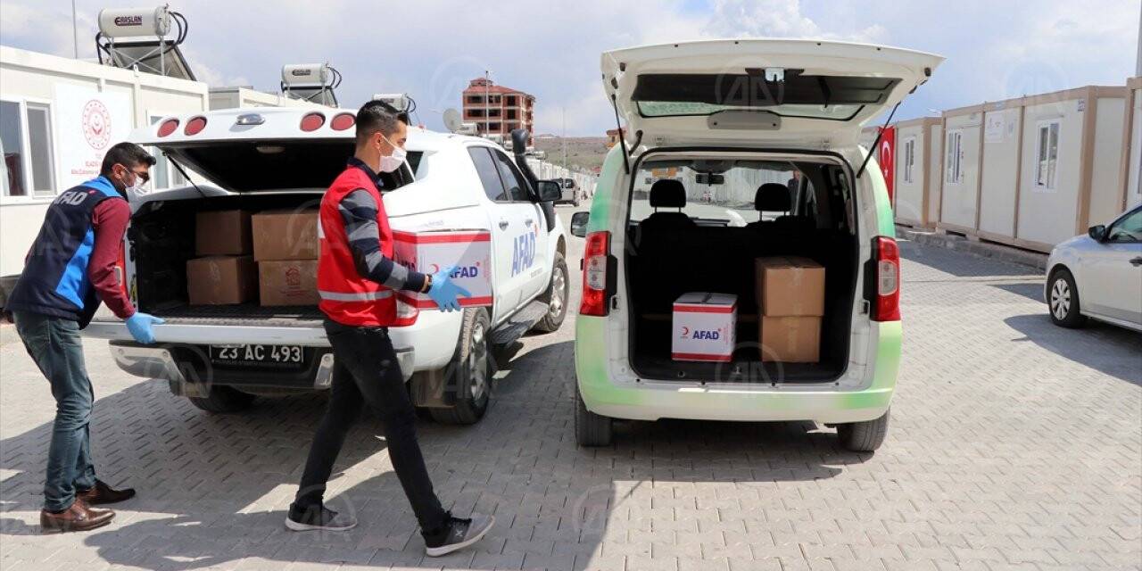 Vefa Sosyal Destek Grubu'ndan ihtiyaç sahibi depremzedelere yardım eli