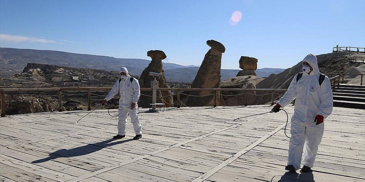 Küresel salgın Türkiye'ye gelen ziyaretçi sayısını da olumsuz etkiledi