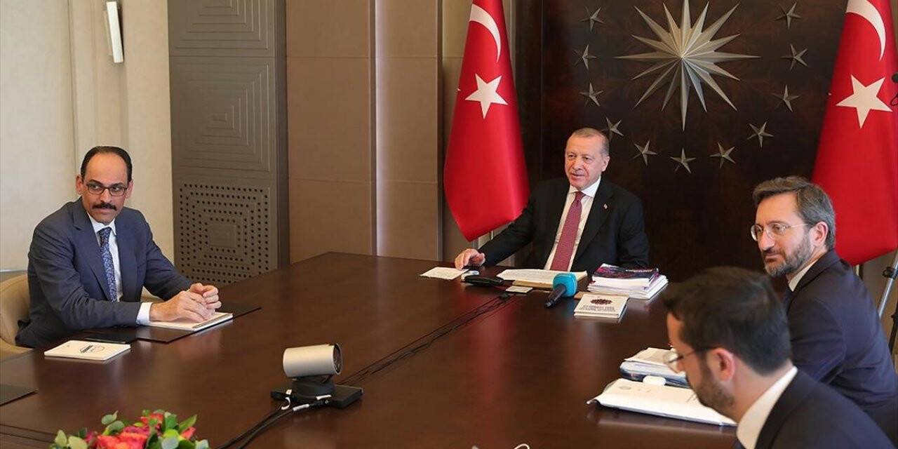 Cumhurbaşkanı Erdoğan Vefa'nın yardım götürdüğü 4 aileyle görüştü