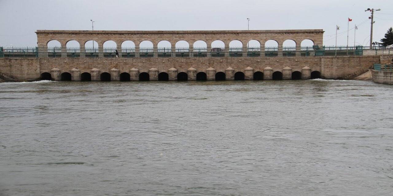 Beyşehir Gölü'nden Konya Ovası'na su verilmeye başlandı