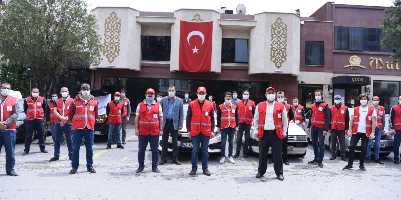 Karatay Belediyesi yardımlara devam ediyor