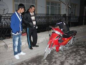 ÇALDIĞI MOTOSİKLETİ GERİ GETİRDİ