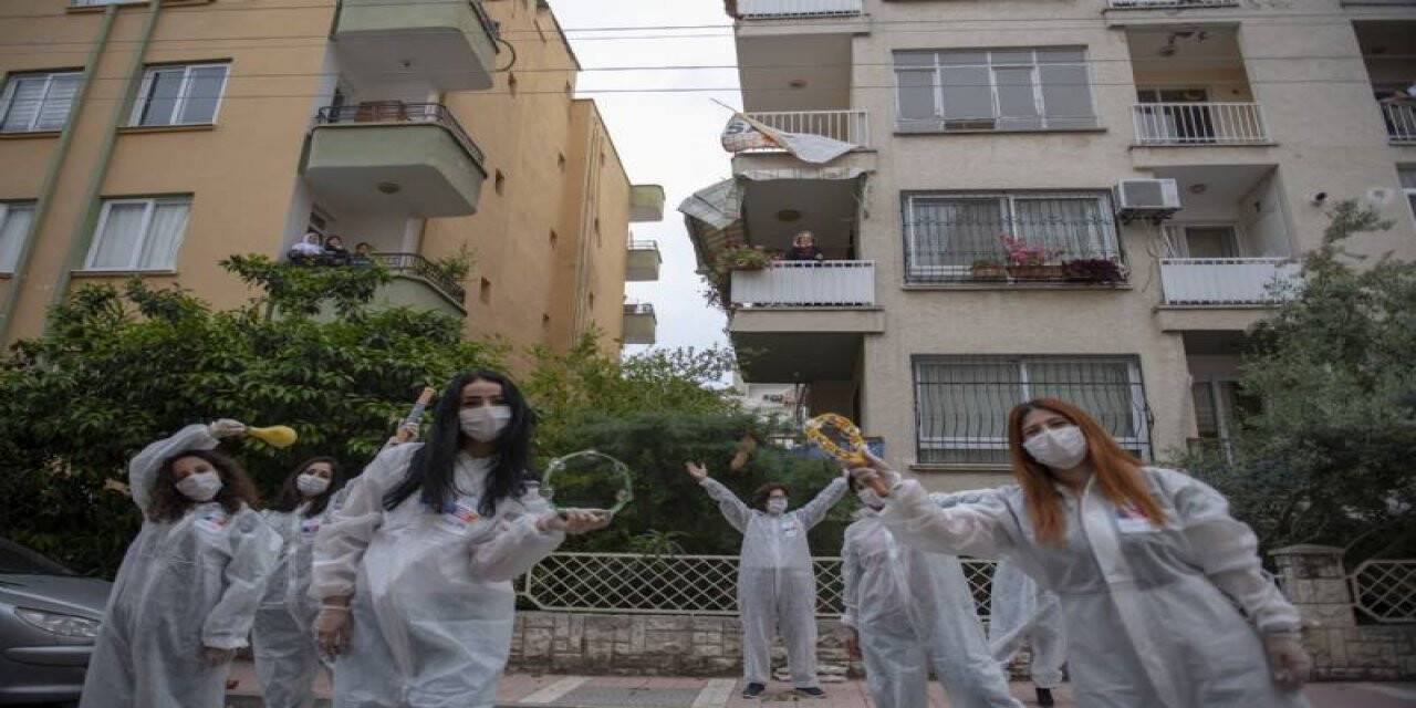 Mersin'de 70 yaşındaki Şükran teyzenin doğum günü sevinci