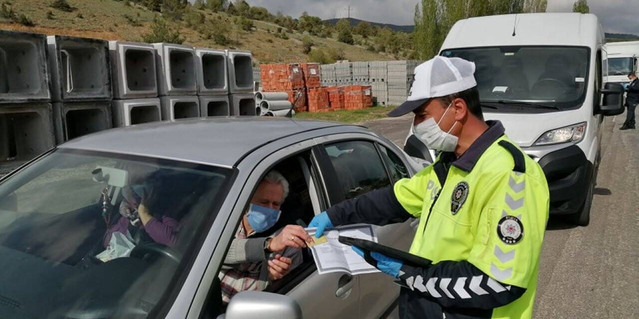 Konya'da  polis ekiplerinden "Evdeyim Ama Trafik Kuralları Aklımda" uygulaması