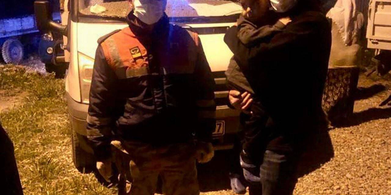 Elazığ'da kaybolan çocuk evinin yakınlarında uyurken bulundu