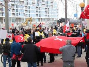 Eyleme Marşla Cevap Verdiler