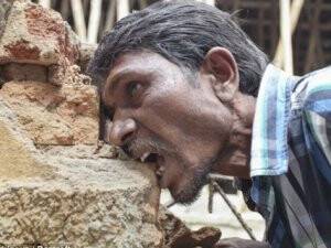 Her Gün 3 Kilo Tuğla ve Çamur Yiyor!