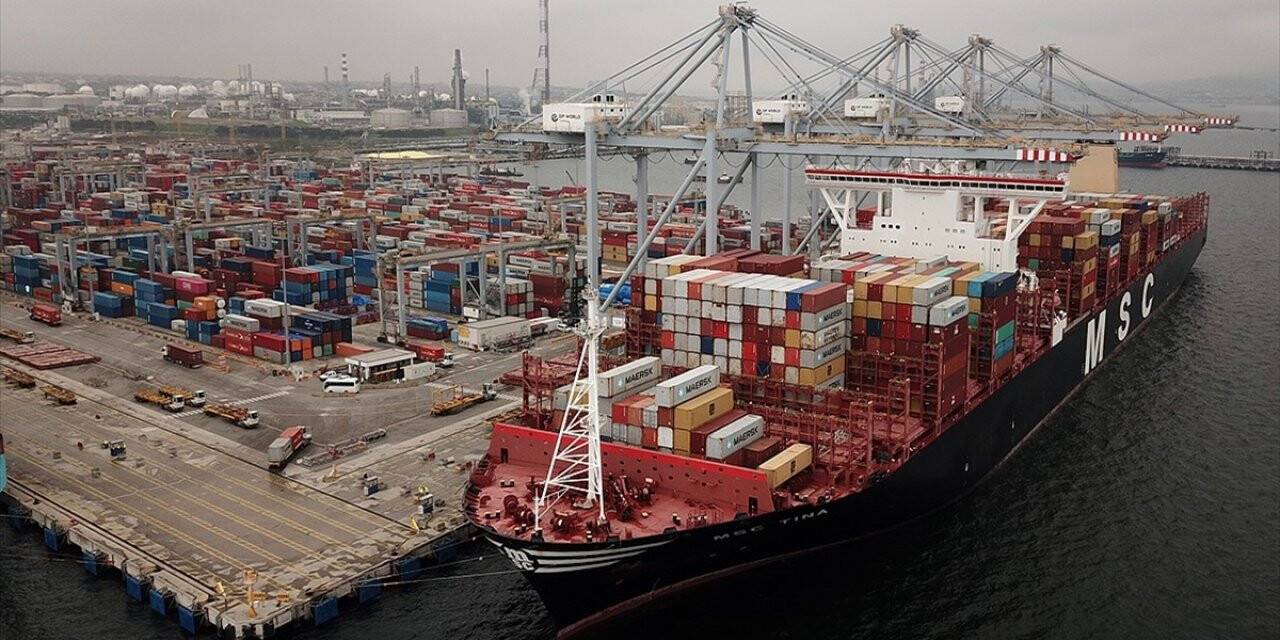 DP World Yarımca Limanı dev konteyner gemisini ağırladı