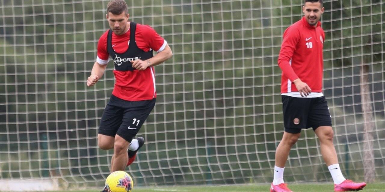 Antalyaspor'da oyuncular Kovid-19 testinden geçirilip kampa girecek