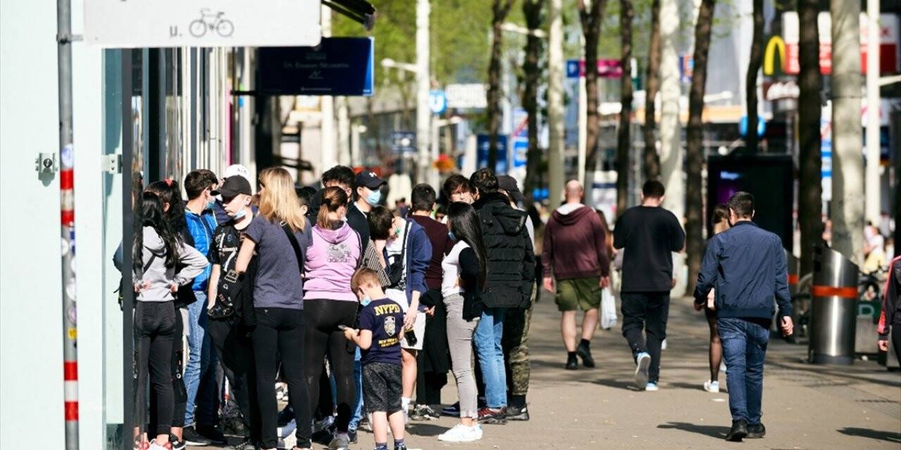 Bazı Avrupa ülkeleri Kovid-19 tedbirlerini gevşetmeye devam ediyor