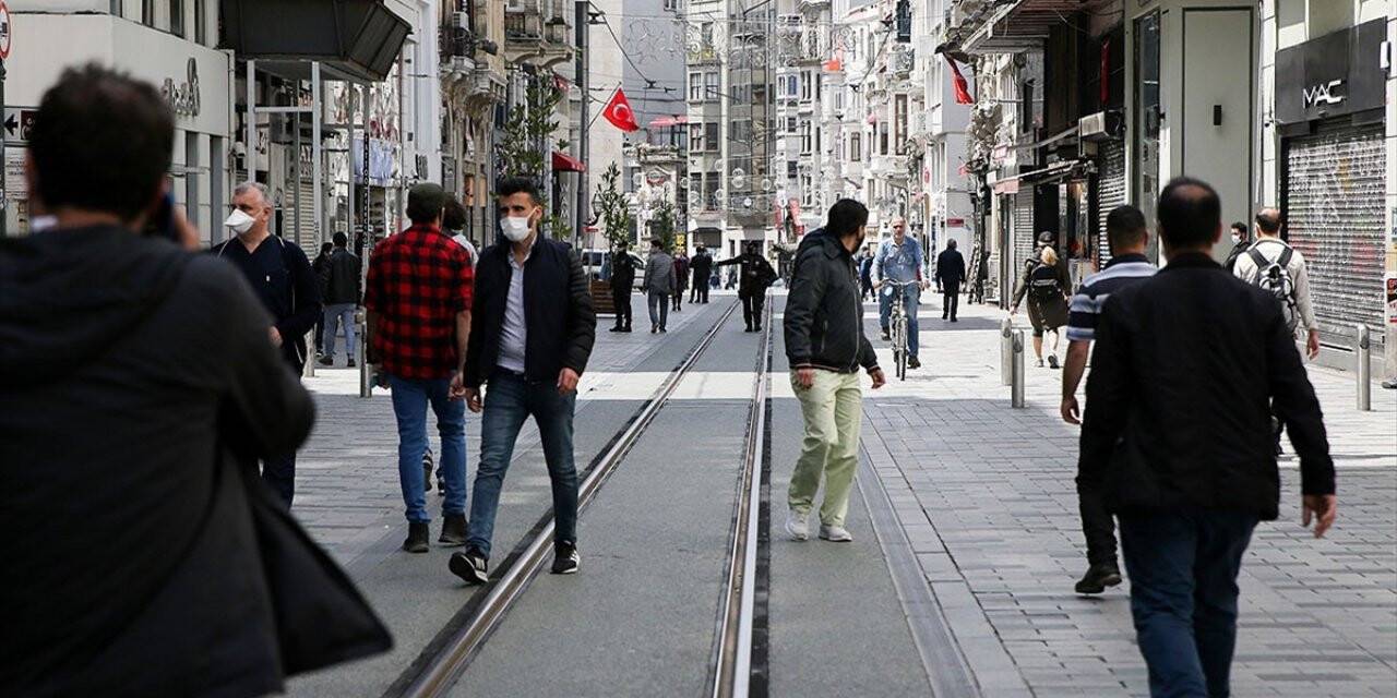 Taksim Meydanı ve İstiklal Caddesi'nde maske zorunluluğu ve 3 metre mesafe kuralı getirildi