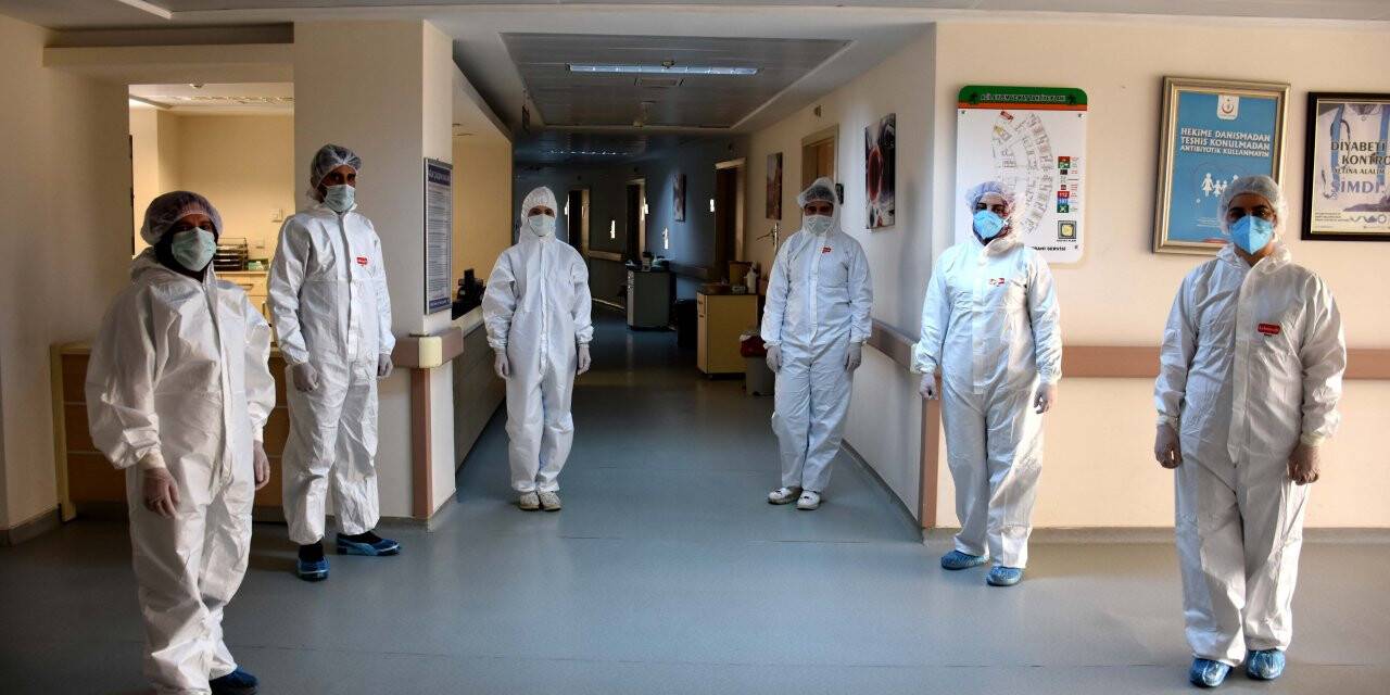 Canları pahasına çalışan hemşireler hastalar iyileştikçe moral buluyor