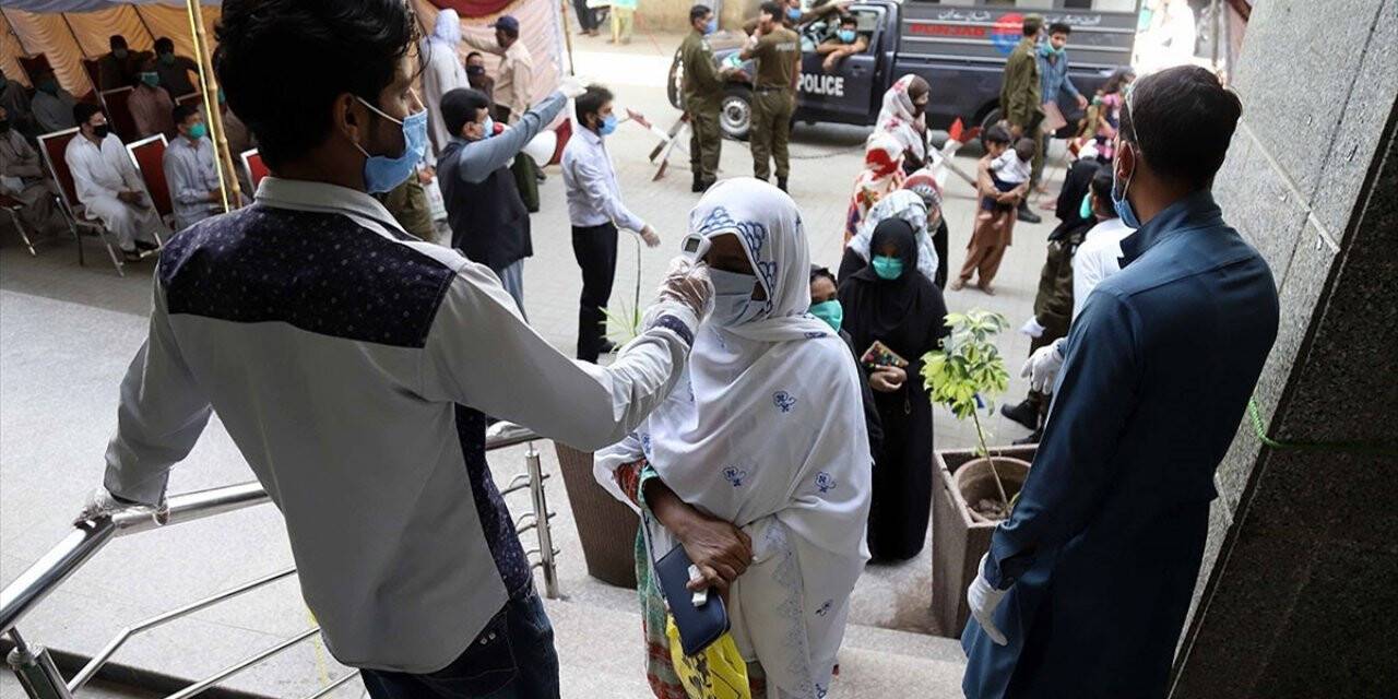 Pakistan'da Kovid-19 ölü ve vaka sayıları 12 günde 2 katını aştı