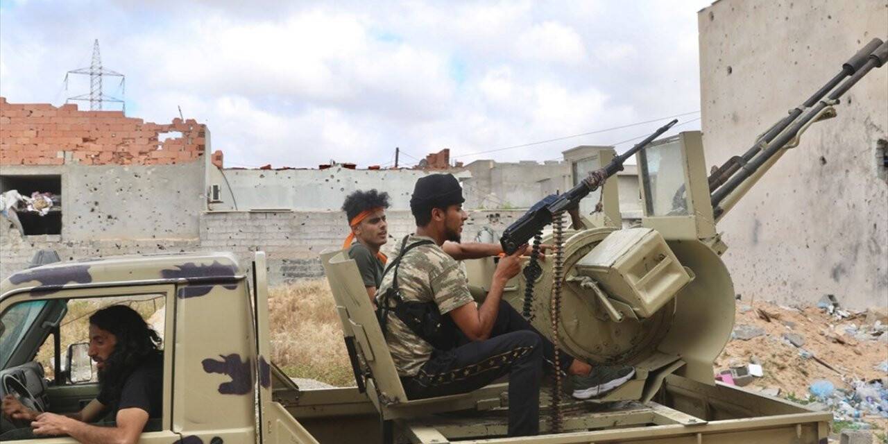 Libya ordusundan Vatiyye Askeri Üssü'ne hava harekatı