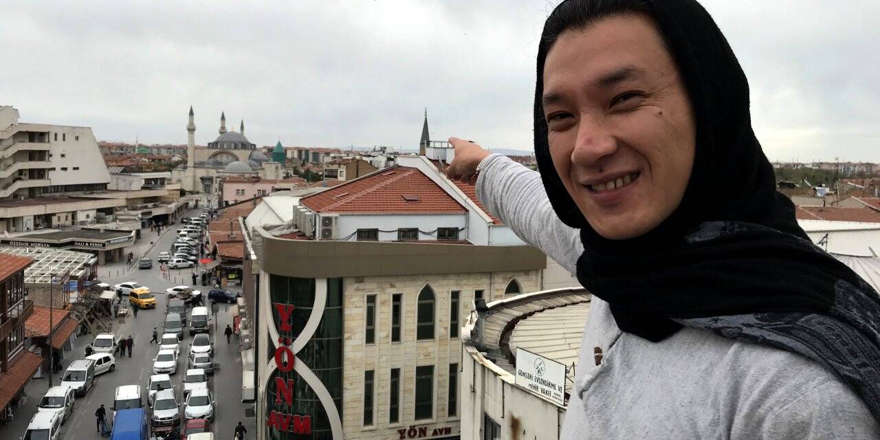 Salgın nedeniyle ülkesine gidemeyen Kırgız seyyah Türkiye'de mutlu