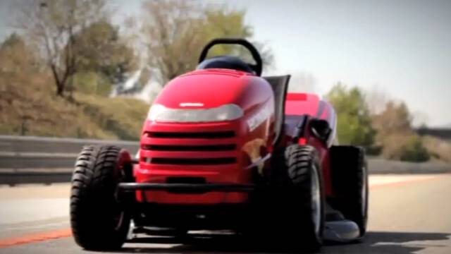 210 Km Hız Yapan Çim Biçme Makinası