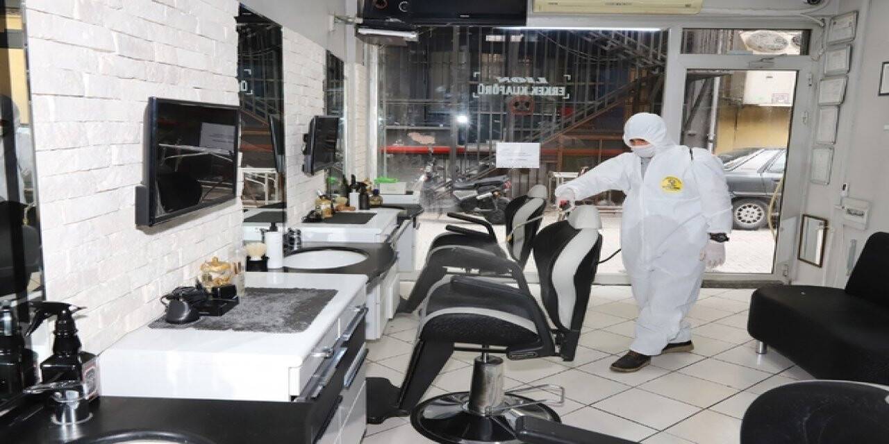 Derebucak'ta berber salonları dezenfekte edildi