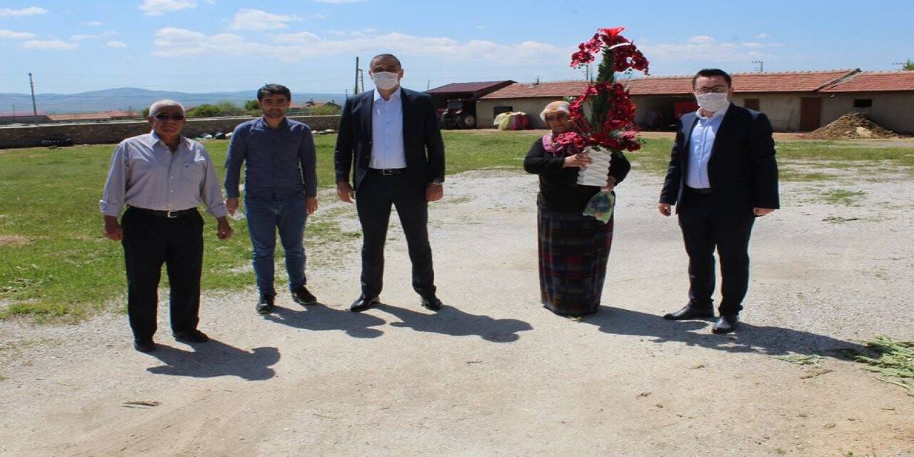 Yunak Kaymakamı Akbulut'un Anneler Günü ziyaretleri