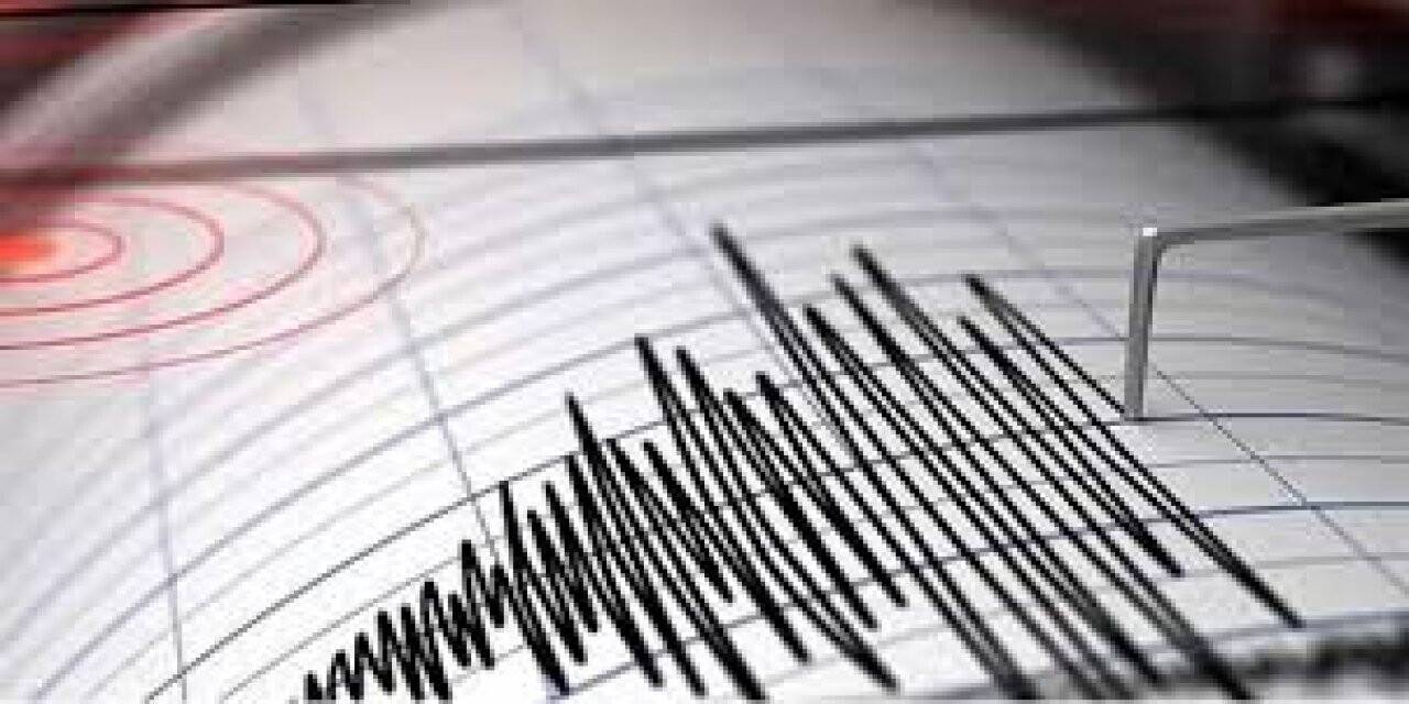 Endonezya'da 5,7 büyüklüğünde deprem