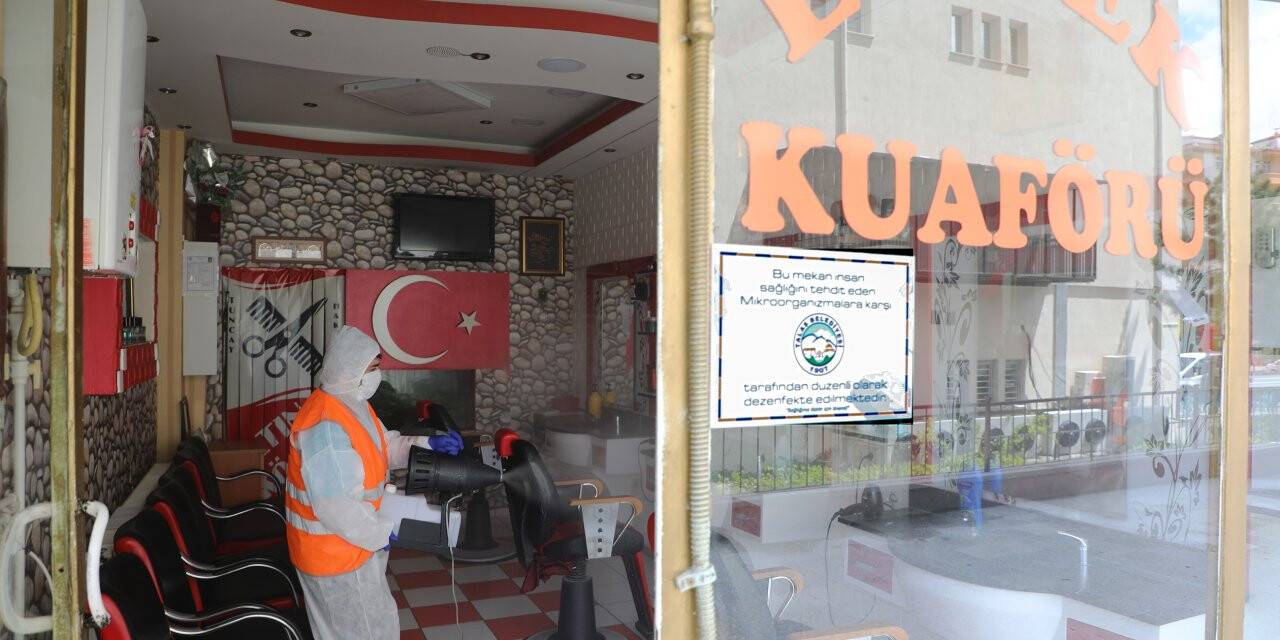 Talas'ta berber ve kuaför salonları dezenfekte edildi