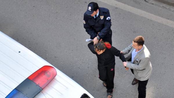 Ruj çalarken yakalandı, polise zor anlar yaşattı!