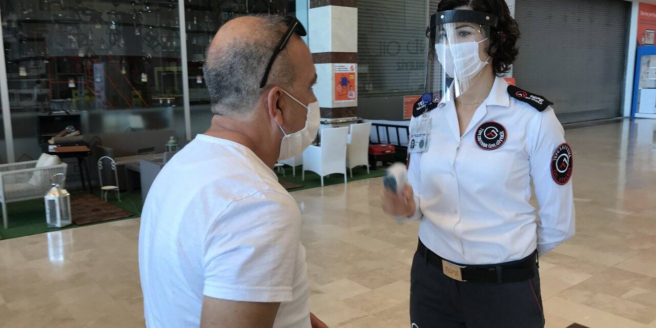 Adana, Mersin ve Hatay'da AVM'ler kapılarını yeniden açtı