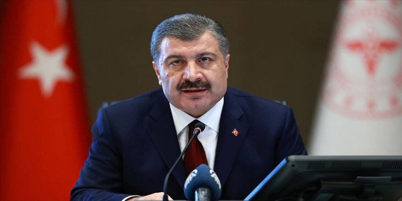 Bakan Koca'dan AVM önlerinde oluşan kuyruklarla ilgili uyarı