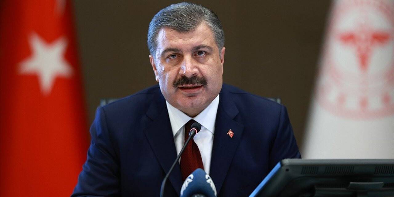 Bakan Koca'dan AVM önlerinde oluşan kuyruklarla ilgili uyarı