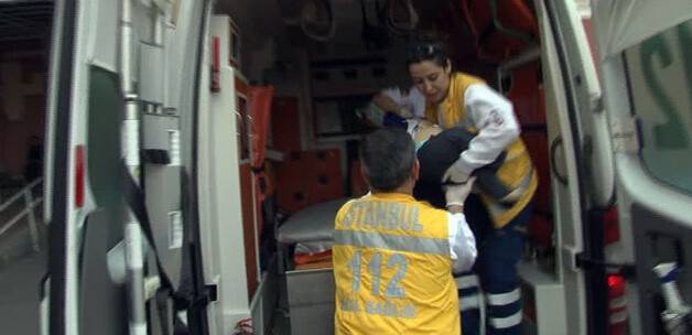 Sirkeci'de facia: Bebek arabasıyla denize düştü!