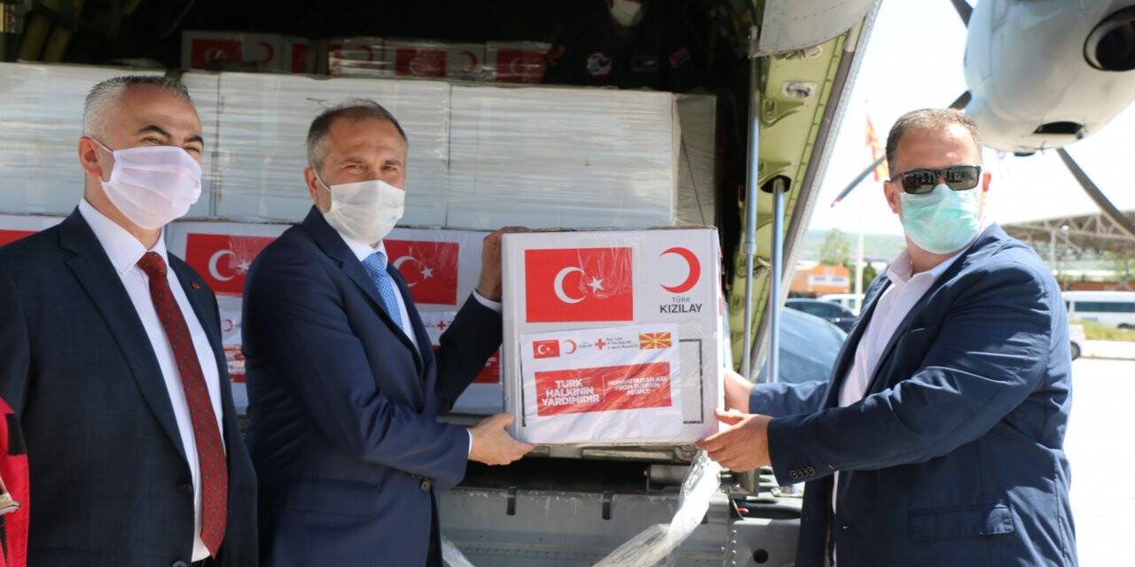 Türkiye'nin tıbbi yardımları Kuzey Makedonya'ya ulaştı