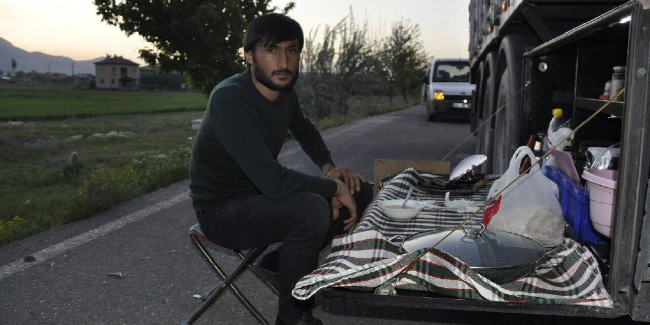 Tır Şoförünün Yolda İftarı