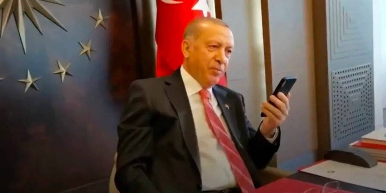 Cumhurbaşkanı Erdoğan, Milli Dayanışma Kampanyası'na yüzüğünü gönderen vatandaşla görüştü
