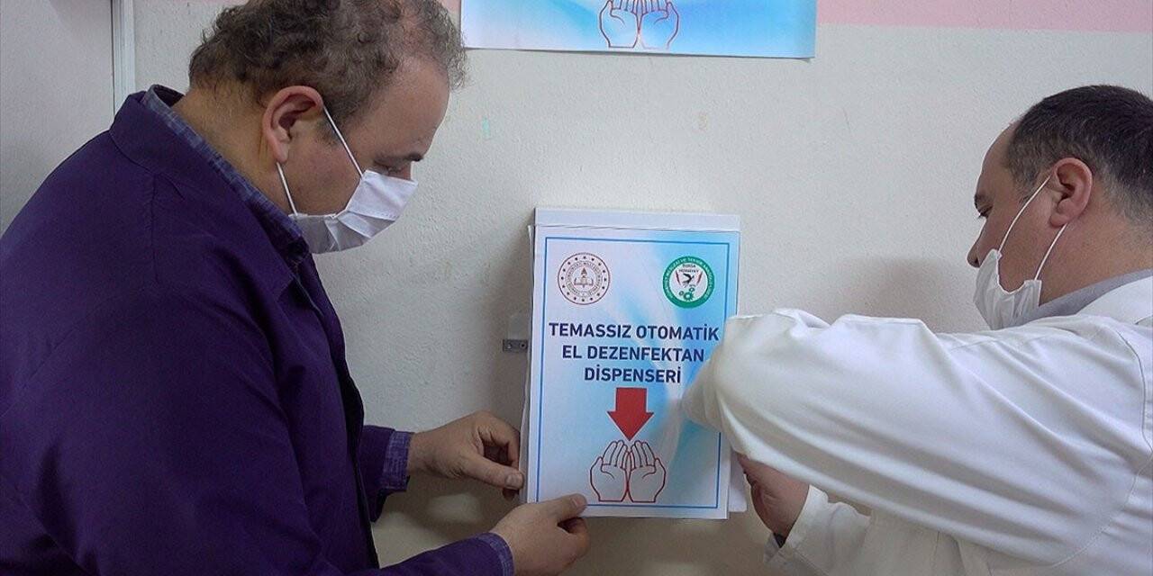 Meslek lisesi öğretmenleri 'temassız' el dezenfektan cihazı üretti
