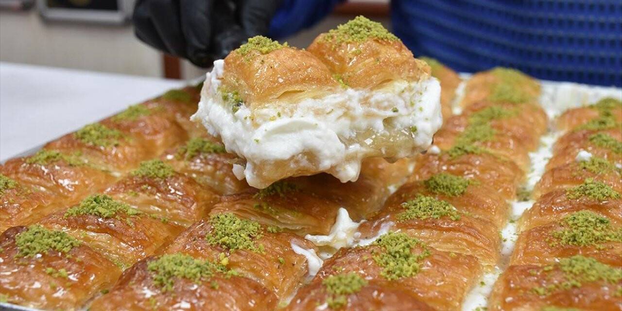 Manda kaymaklı baklava ramazan ayında sofraları süslüyor