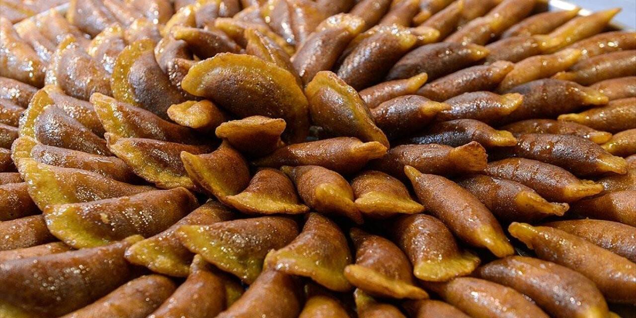 İftar sofralarının vazgeçilmez tatlısı: Yassı kadayıf