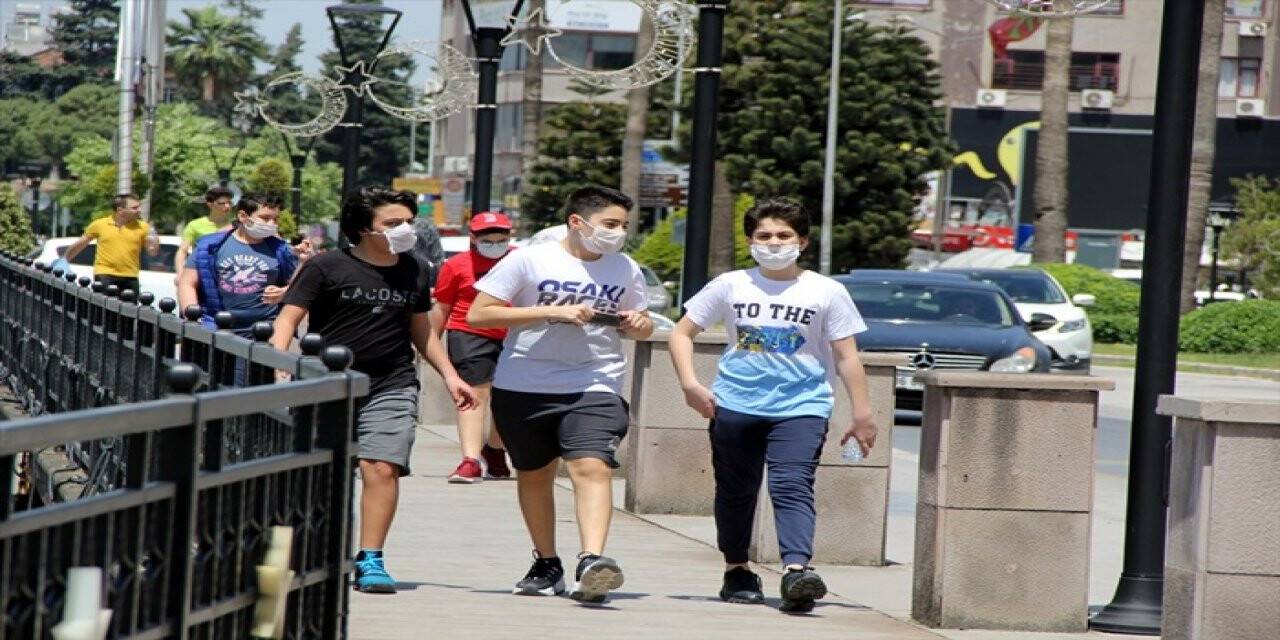 Adana'da polis, 14 yaş ve altı çocuklarla oyun oynadı