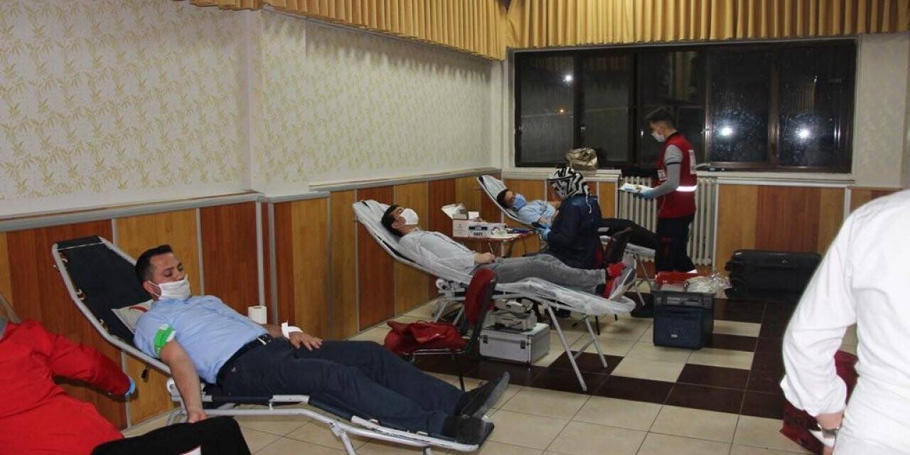 Başkan Tutal ve Personelinden Kan Bağışı