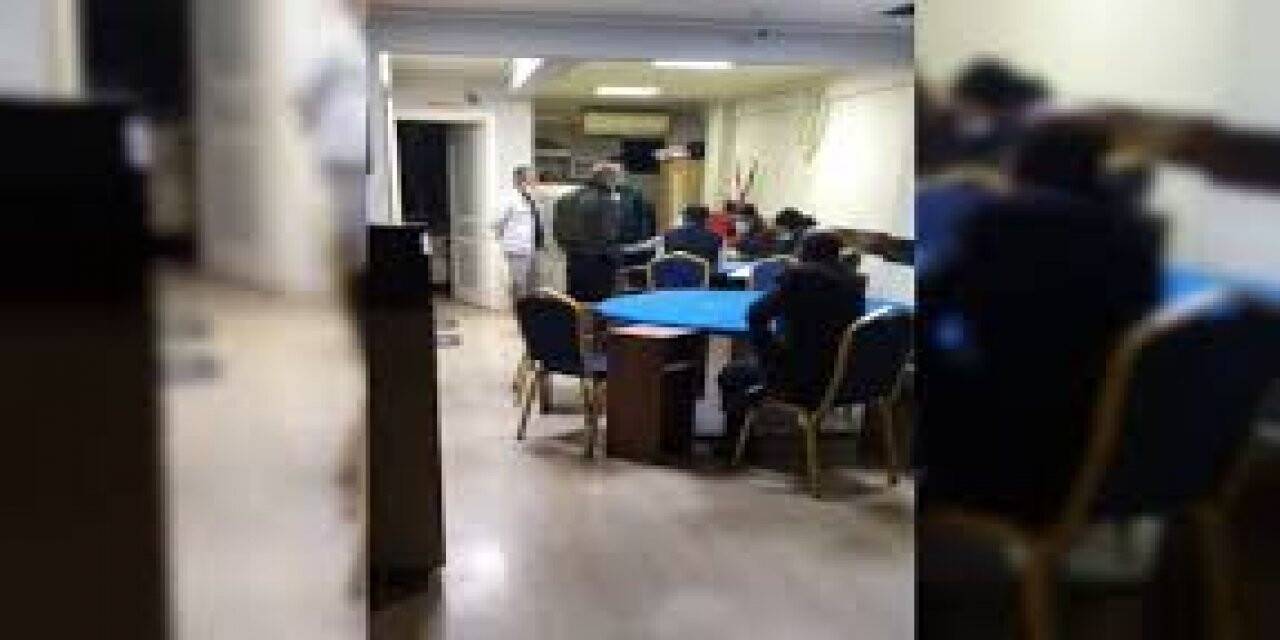 Koronavirüs tedbirlerine uymayan kıraathane mühürlendi