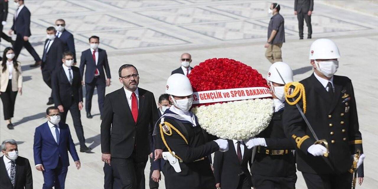 Bakan Kasapoğlu, Anıtkabir'i ziyaret etti