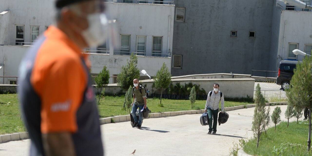 Mardin'de karantina süresi dolan 127 kişi evlerine uğurlandı