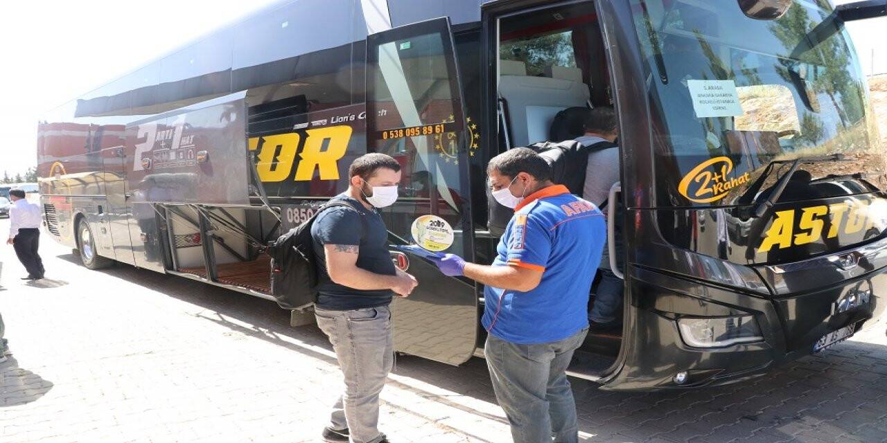 Şanlıurfa'da karantina süresi dolan 100 kişi evlerine uğurlandı