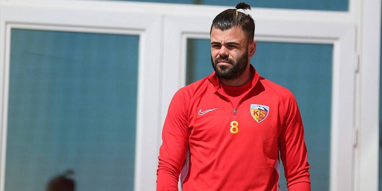 Kayserisporlu futbolcu Hasan Hüseyin Acar: Bana göre TFF'nin devam kararı yanlış
