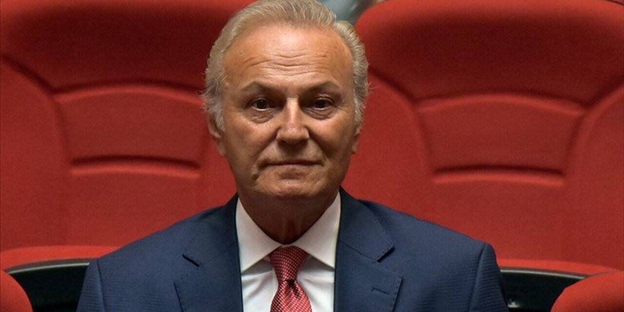 Ediz Hun canlı yayında hayranlarıyla buluştu